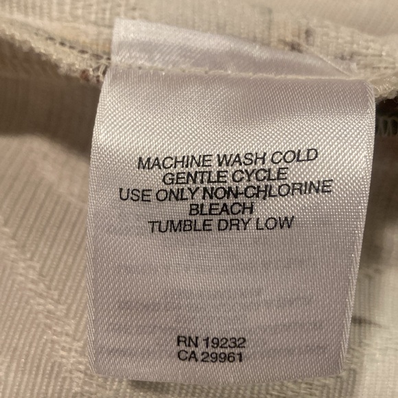 Size 6 Petite Alfred Dunner Ivory Textured Jacket with Pink Butterflies - Picture 13 of 13